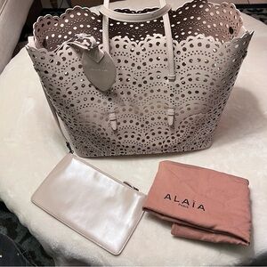 Alaia Mina 36 large Vienne tote beige